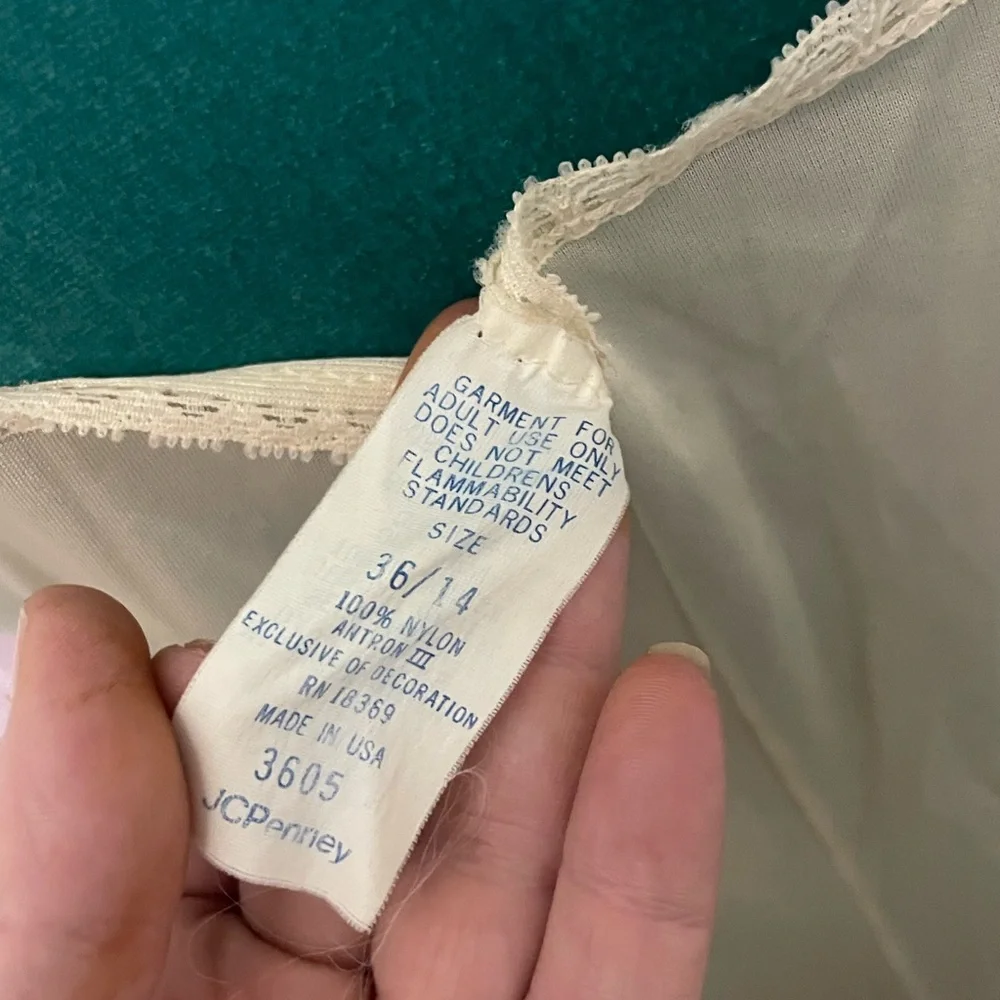 JC pennys: vintage cream slip with lace details - Picture 4 of 4
